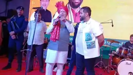 पंचकूला: हरियाणा कैबिनेट मंत्री डॉ. अरविंद शर्मा फुल फॉर्म में, गाया 'मैं जट्ट यमला पगला दीवाना' गाना; वीडियो वायरल
