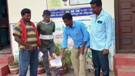 జగిత్యాల: కాంగ్రెస్‌ ప్రభుత్వం జారీ చేసిన పని గంటల పెంపు జీవోను రద్దు చేయాలి: పట్టణంలో జిల్లా CITU కో-కన్వీనర్ కోమటి చంద్రశేఖర్