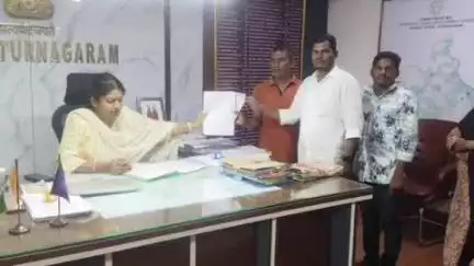 ములుగు: పోడు భూముల వారసత్వ సమస్యలను పరిష్కరించాలని ఏటూరునాగారం ITDA పీవోకు గిరిజన సంఘం నాయకులు వినతిపత్రం అందజేత