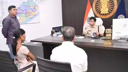 జిల్లా ఎస్పీ కార్యాలయంలో ప్రజా ఫిర్యాదుల వేదికలో 35 ఫిర్యాదులను స్వీకరించిన జిల్లా ఎస్పీ తూహిన్ సిన్హా