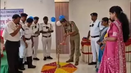 ব্যারাকপুর ২: পথ নিরাপত্তা সপ্তাহ উপলক্ষ্যে ব্যারাকপুর সাব ট্র্যাফিক গার্ডের পক্ষ থেকে অঙ্কন প্রতিযোগিতার আয়োজন