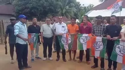 জামপুইজলা: হঠাৎ পাহাড়ে জেগে উঠলো কংগ্রেস, বিজয় নন্দীর মরসুম পাড়া ৪০ পরিবারের ১৪৬ ভোটার কংগ্রেস ঘরে সামিল