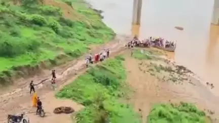 बाह: पिनाहट में चंबल नदी का जलस्तर घटा, स्टीमर संचालन फिर से बहाल
