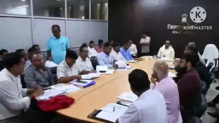 सवाई माधोपुर: कलेक्ट्रेट परिसर में जिला स्तरीय साप्ताहिक समीक्षा बैठक का हुआ आयोजन