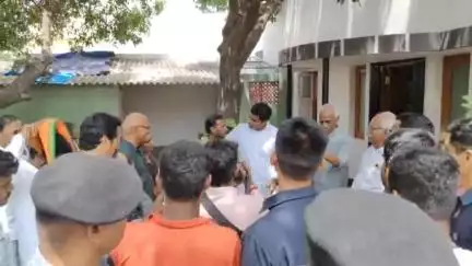 திண்டுக்கல் கிழக்கு: "விரைவில் சந்திக்கிறேன், செய்தியாளர்களிடம் நிறைய பேச வேண்டியது உள்ளது" - கோவிந்தாபுரத்தில் பாஜக அண்ணாமலை பேச்சு