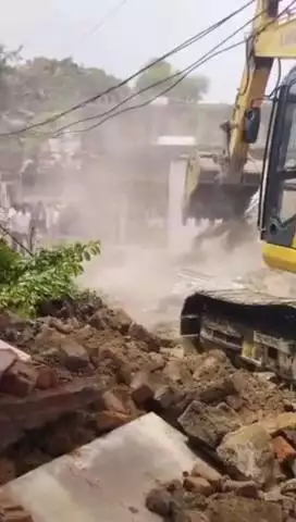 बानसूर: बानसूर के हरसोरा में अवैध अतिक्रमण के खिलाफ की गई कार्रवाई, अवैध निर्माणों को तोड़ा गया