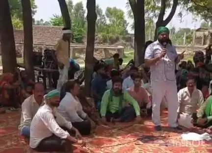 संडीला: अतरौली क्षेत्र के कुम्हारानखेड़ा गांव में भारतीय किसान यूनियन सर्वसमाज के पदाधिकारियों ने लगाई चौपाल