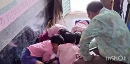 मसलिया: बीडीओ ने किया उत्क्रमित मध्य विद्यालय झिलवा का निरीक्षण, अनियमितताएं मिलने पर शिक्षक का वेतन रोका
