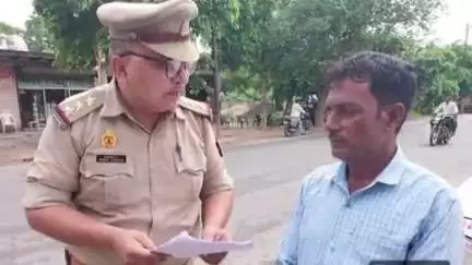 फिरोज़ाबाद: रसूलपुर पुलिस ने गौवध मामले के 1 आरोपी को 6 महीने के लिए जिला बदर किया, जुलूस निकालकर आगरा जिले की सीमा में छोड़ा
