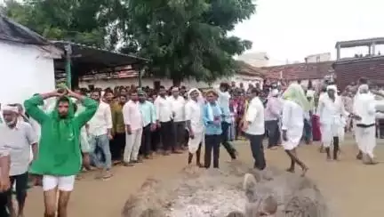 ముధోల్: గ్రామాల్లో పీర్ల పండుగ సంబురాలు ఘనంగా కొనసాగుతున్నాయి. మొహర్రం పర్వదినం పురస్కరించుకొని కుల మతాలకు అతీతంగా గ్రామాల్లో పీ