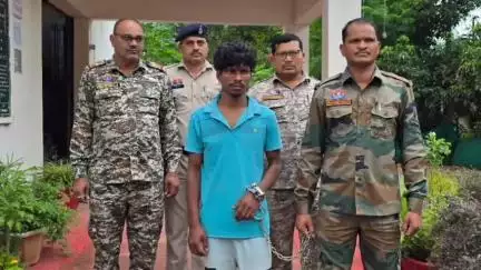 कोंडागांव: त्रिकोणीय प्रेम संबंध से जुड़े हत्या मामले में कोंडागांव पुलिस ने फरार आरोपी विजय कोर्राम को किया गिरफ्तार