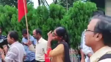 কল্যাণী: তামান্না খুনের প্রতিবাদ, কসবা ল কলেজ কান্ড সহ রাজ্যজুড়ে নারী নির্যাতনের প্রতিবাদে কল্যাণীতে বামেদের অবস্থান বিক্ষোভ
