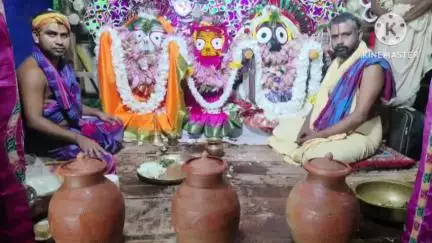 ବଡସାହି: ବେତନଟୀ ଜଗନ୍ନାଥ ମନ୍ଦିରଠାରେ ରଥାରୂଢ ଚତୁର୍ଦ୍ଧା ମୂର୍ତ୍ତିଙ୍କ ନିକଟରେ ଅଧରପଣାନୀତି ସମ୍ପନ୍ନ, ଲଗାଣବର୍ଷାରେ ଶତାଧିକ ଶ୍ରଦ୍ଧାଳୁଙ୍କ ଯୋଗଦାନ