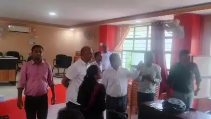 औरंगाबाद: औरंगाबाद में विशेष गहन पुनरीक्षण कार्यक्रम जोरों पर, बीएलओ घर-घर पहुंच रहे हैं