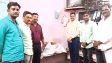 परभणी: पेडगाव येथे पत्राच्या शेडमध्ये लपवून ठेवलेला  अवैध गुटखा जप्त स्थानिक गुन्हे शाखेची कारवाई