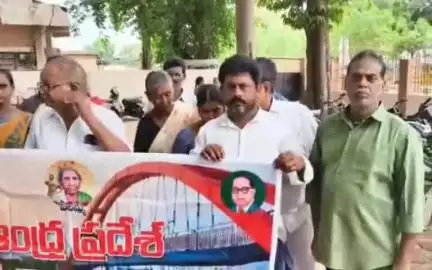 పిఠాపురం : మూలపేటలో దోబీ ఘాట్ ఆక్రమణ  కాకుండా చూడండి రజక వృత్తిదారుల సంఘం అధ్యక్షుడు కె.రాజు