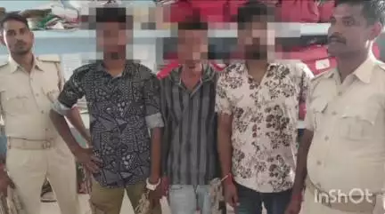 भभुआ: थाना क्षेत्र से पुलिस ने शराब सेवन मामले में 3 आरोपियों को गिरफ्तार कर न्यायिक हिरासत में भेजा