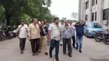 લીંબડી: લીંબડી શહેરમાં નવી વોર્ડ રચના અને સિમાંકનમાં કોંગ્રેસ સમિતિને સાથે રાખવા લીંબડી પ્રાંત અધિકારીને આવેદનપત્ર આપવામાં આવ્યુ