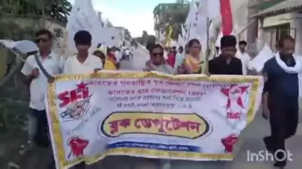 হরিশ্চন্দ্রপুর ২: একাধিক দাবি-দাওয়া কে সামনে রেখে হরিশ্চন্দ্রপুর দুই ব্লক প্রশাসনের কাছে বিক্ষোভ ডেপুটেশন কর্মসূচি SFI ও DYFI