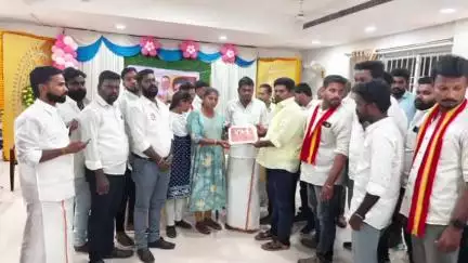 மயிலாடுதுறை: தவெக உறுப்பினர் சேர்க்கை மற்றும் கழக வளர்ச்சி கூட்டம் பேருந்து நிலையம் அருகே நடைபெற்றது