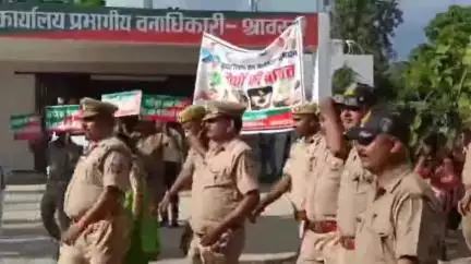 भिनगा: वन महोत्सव के समापन पर वन रेंज भिनगा से पटेल तिराहे तक निकली पौधों की बारात