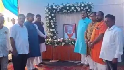 କେନ୍ଦୁଝର ସହର: ଖିରେଇଟାଙ୍ଗରି ଠାରେ ଶିକ୍ଷାବିତ ଙ୍କୁ ଶ୍ରଦ୍ଧା ସୁମନ ଜଣାଇଲେ ବିଧାୟକ ଓ  ନେତୃ ବୃନ୍ଦ