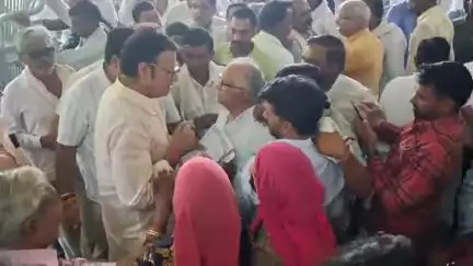 चूरू: सैनिक बस्ती में पूर्व नेता प्रतिपक्ष राजेंद्र राठौड़ ने की जनसुनवाई, आमजन की समस्याएं सुनीं