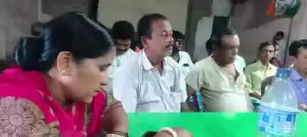 মুরারই ২: নন্দীগ্রাম অঞ্চল তৃণমূলের পক্ষ থেকে কাঠিয়া গ্রামে আগামী একুশে জুলাই শহীদ দিবস কে সামনে রেখে বিশেষ বৈঠক অনুষ্ঠিত হল