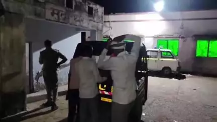 महोबा: मंगरौल कलां में 20 वर्षीय युवक ने फांसी लगाकर की आत्महत्या, पुलिस ने शव पोस्टमार्टम के लिए भेजा