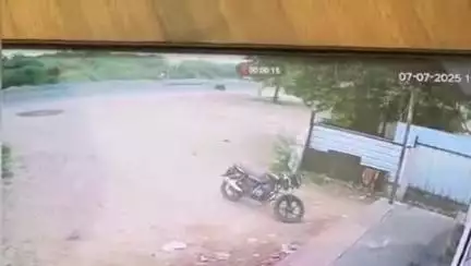 पचपदरा: जसोल नाकोड़ा रोड पर बालाजी मंदिर के पास पेट्रोल पंप मैनेजर के साथ 4.81 लाख की लूट, सीसीटीवी वीडियो वायरल हो रहा है