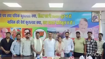 अल्मोड़ा: शैल से निर्विरोध चुनी गई ब्लॉक प्रमुख हिमानी व ग्राम प्रधान दिव्या का पूर्व दर्जा राज्य मंत्री कर्नाटक ने किया स्वागत