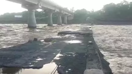 दमोह: बारिश से नदी-नाले उफान पर, कलेक्टर ने कहा- मौसम देखकर स्कूल-कॉलेज खोलने के आदेश देंगे