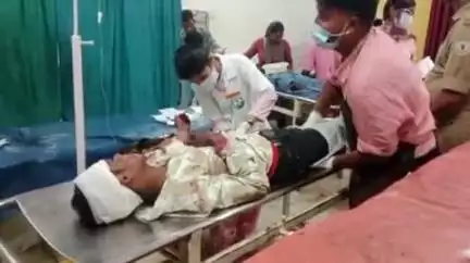 गुमला: नवनी गांव के पास दो बाइक की टक्कर में तीन लोग घायल, सदर अस्पताल में इलाज किया गया