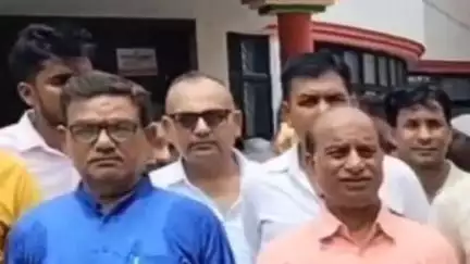 महाराजगंज: उर्वरक-बीज व्यापारियों ने CM को संबोधित ज्ञापन DM को सौंपा, उठाई कई मांगें