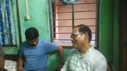 ময়নাগুড়ি: জয়েন্ট এন্ট্রান্স পরীক্ষায় সাফল্য পাওয়া ধুপগুড়ির মধ্যপাড়ার তন্ময় কর্মকারকে সংবর্ধনা দিলেন জলপাইগুড়ির সাংসদ