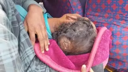 लोहरदगा: पेशरार में स्कूटी की टक्कर से दो आदिवासी युवक घायल, पुलिस पर मारपीट का आरोप