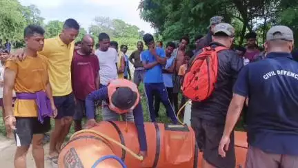 পূব ডিব্ৰুগড়: ঠাকুৰথানৰ চেঁচা নৈত উদ্ধাৰ এটা অচিনাক্ত যুৱকৰ মৃতদেহ, SDRF আৰু আৰক্ষী উপস্থিত মৰণোত্তৰ পৰীক্ষাৰ বাবে AMCH লৈ প্ৰেৰণ