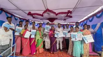 ಹಡಗಲಿ: ಮುದೇನೂರು & ಹುಗಲೂರು ಗ್ರಾಮಕ್ಕೆ ಶಾಸಕ;ಕೃಷ್ಣ ನಾಯ್ಕ್ ಭೇಟಿ ಗ್ರಾಮದ ಮೂಲಭೂತ ಸೌಕರ್ಯಗಳ ಪರಿಶೀಲನೆ & ಫಲಾನುಭವಿಗಳಿಗೆ ಹಕ್ಕುಪತ್ರ ವಿತರಣೆ