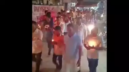 मैरवा: छात्रा खुशी कुमारी के हत्यारों को फाँसी देने की मांग के साथ मैरवा बाजार में निकला कैंडल मार्च