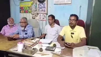 করিমগঞ্জ: সারা অসম যানবাহন চালক ও মালিক যৌথ মঞ্চের ডাকে আগামী 9 জুলাই চাকা বন্ধের প্রতি সমর্থন জানিয়ে সাংবাদিক সম্মেলনের আয়োজন