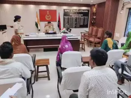 गोपालगंज: गोपालगंज एसपी ने कार्यालय में लगाया जनता दरबार, लोगों की समस्याएं सुनीं
