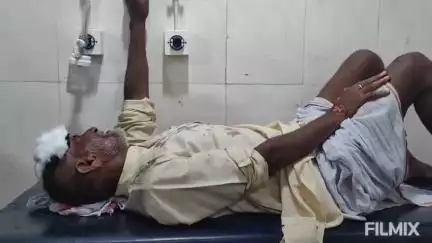 मुरैना: बागचीनी चौखटा के पास कार की टक्कर से घायल हुए बाइक सवार 2 लोग, अस्पताल में कराया गया भर्ती