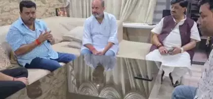 धनबाद/केंदुआडीह: सड़क दुर्घटना में इकलौते पुत्र के निधन के बाद गिरिडीह के सांसद पहुंचे धनबाद, परिजनों से की मुलाकात