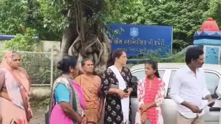 જૂનાગઢ: LCB પીઆઈ વિરુદ્ધ કોંગ્રેસ કોર્પોરેટર અને આગેવાનો દ્વારા આઈજી ને આવેદનપત્ર પાઠવવામાં આવ્યું