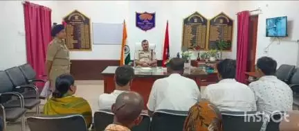 बेगूसराय: कार्यालय कक्ष में एसपी ने लगाया जनता दरबार, 10 फरियादियों की सुनी फरियाद