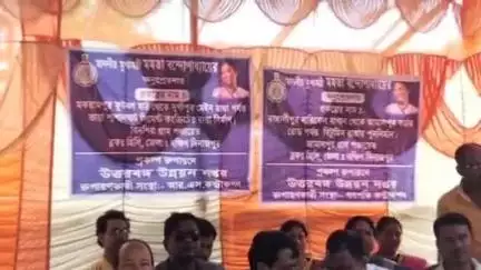 হিলি: হিলির বিনশিরা ও বালুরঘাটের চিঙ্গিশপুরের মধ্যে যোগাযোগ উন্নত করতে পাকা রাস্তার শিলান্যাস করল জেলা পরিষদের সদস্যরা
