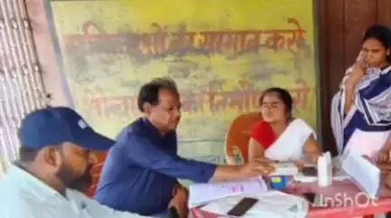 कल्याणपुर: कुशियारी में विशेष अभियान के तहत लक्ष्य अभियान में लोगों को किया गया जागरूक