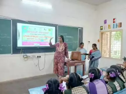 పిఠాపురం హై స్కూల్ లో మహిళ చట్టాలపై అవగాహన కల్పించిన బాలల పరిరక్షణ విభాగం కౌన్సిలర్ దుర్గారాణి.