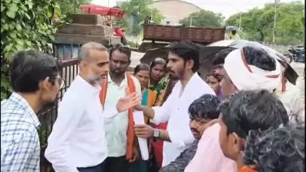कळमनूरी: शहरात इंदिरानगर भागातील शौचालयाची दुरावस्था,नागरिकांचे कचरा फेको आंदोलन #Jansamasya