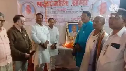 गोरौल: कटरमाला पंचायत के पूर्व मुखिया रामानुज शरण के श्राद्ध में पहुंचे जदयू और राजद के नेता